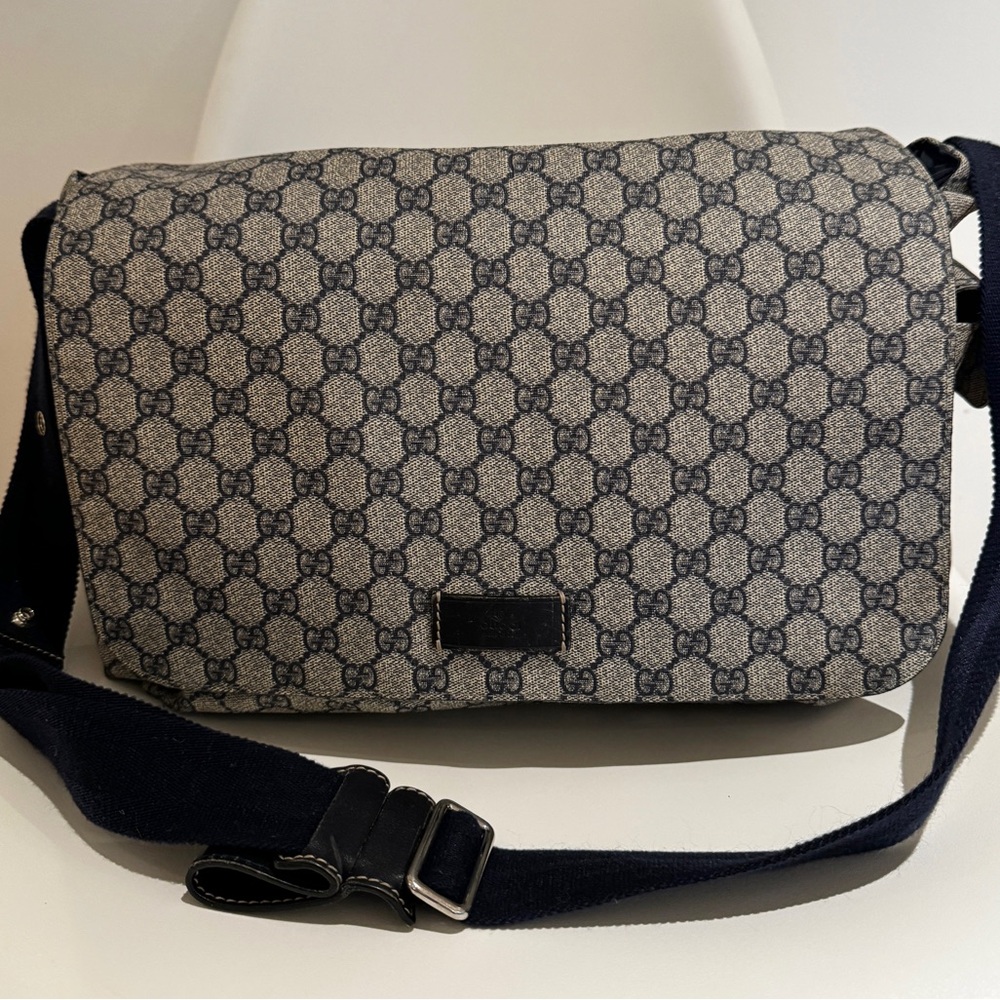 Authentic GUCCI GG Plus Monogram Supreme Messenger Bag - Navy/Grey